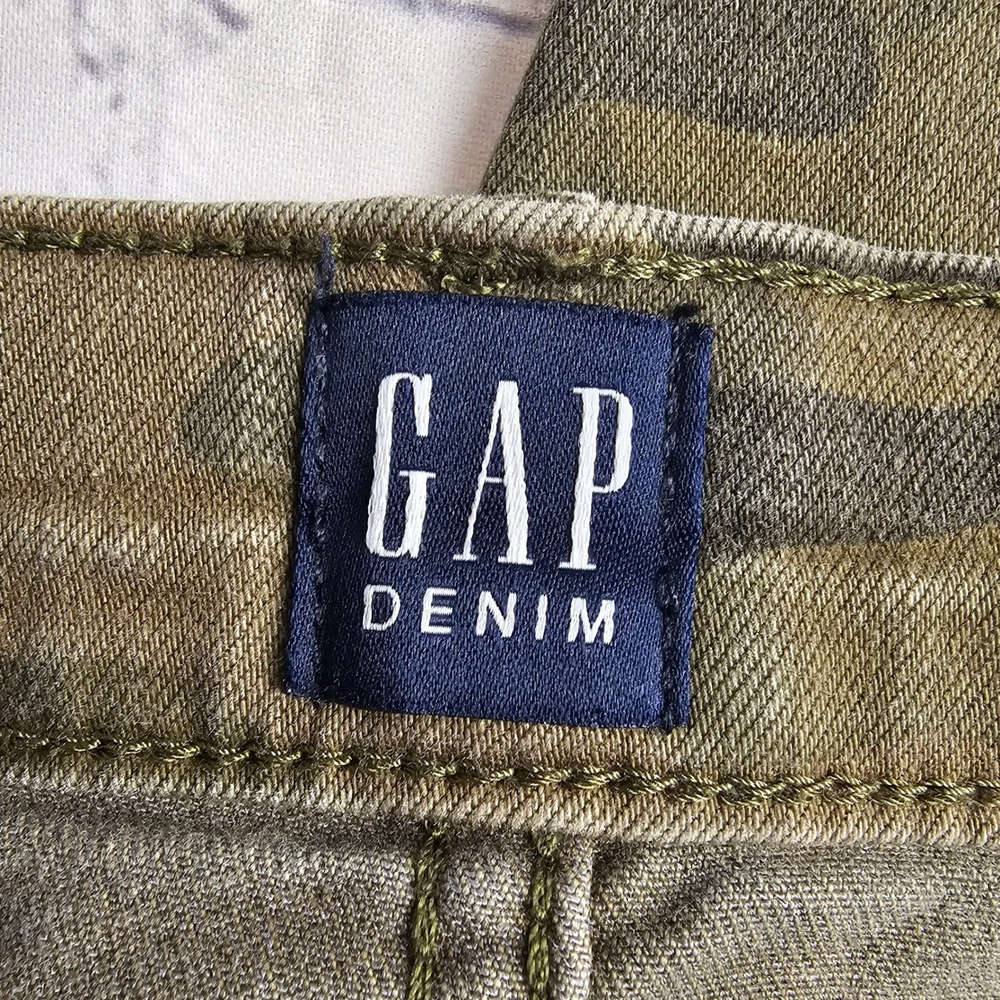 GAP Womens Size 28 Camo Distressed‎ Best Girlfriend Jeans 26 Inch Inseam Cropped - Picture 4 of 12